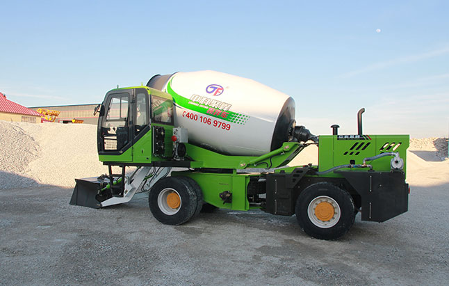 <b>聚峰自上料混凝土攪拌罐車，您的選擇！</b>