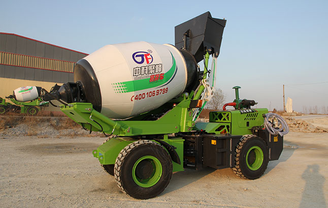 <b> 購買自上料混凝土攪拌罐車時有幾方面要特別注意</b>