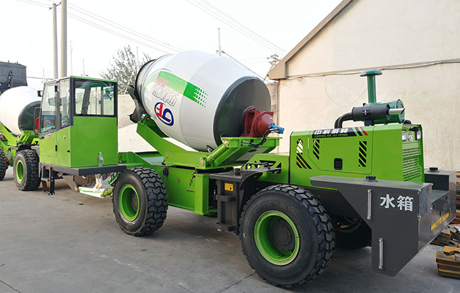 <b> 自上料混凝土攪拌罐車價格的影響因素有哪些？</b>