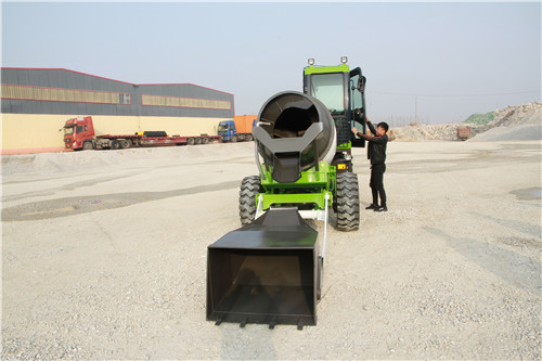 <b>自上料混凝土攪拌罐車霧天駕駛注意事項！</b>