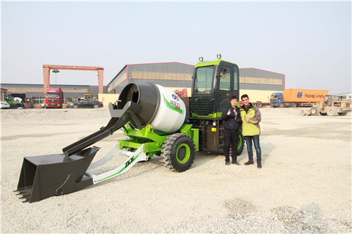 <b>自動(dòng)上料混凝土攪拌車(chē)操作熄火的問(wèn)題怎么解決？</b>