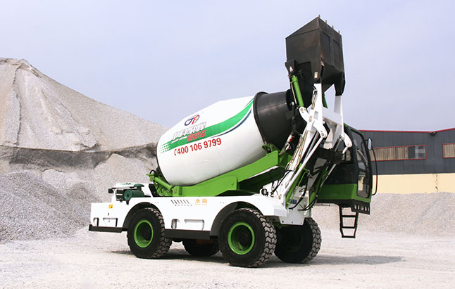 <b>小型自上料混凝土攪拌罐車的運轉(zhuǎn)能力與其他車型的區(qū)別</b>