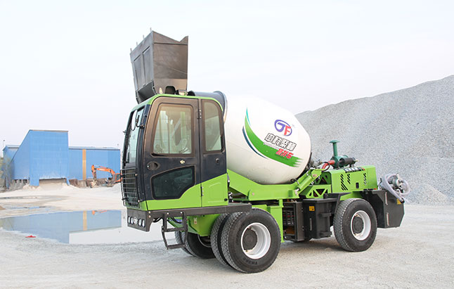 <b>自拌自上料混凝土攪拌罐車液壓后期怎么維護(hù)？</b>