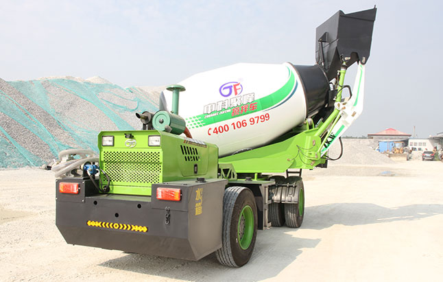 自動(dòng)上料自上料混凝土攪拌罐車價(jià)格