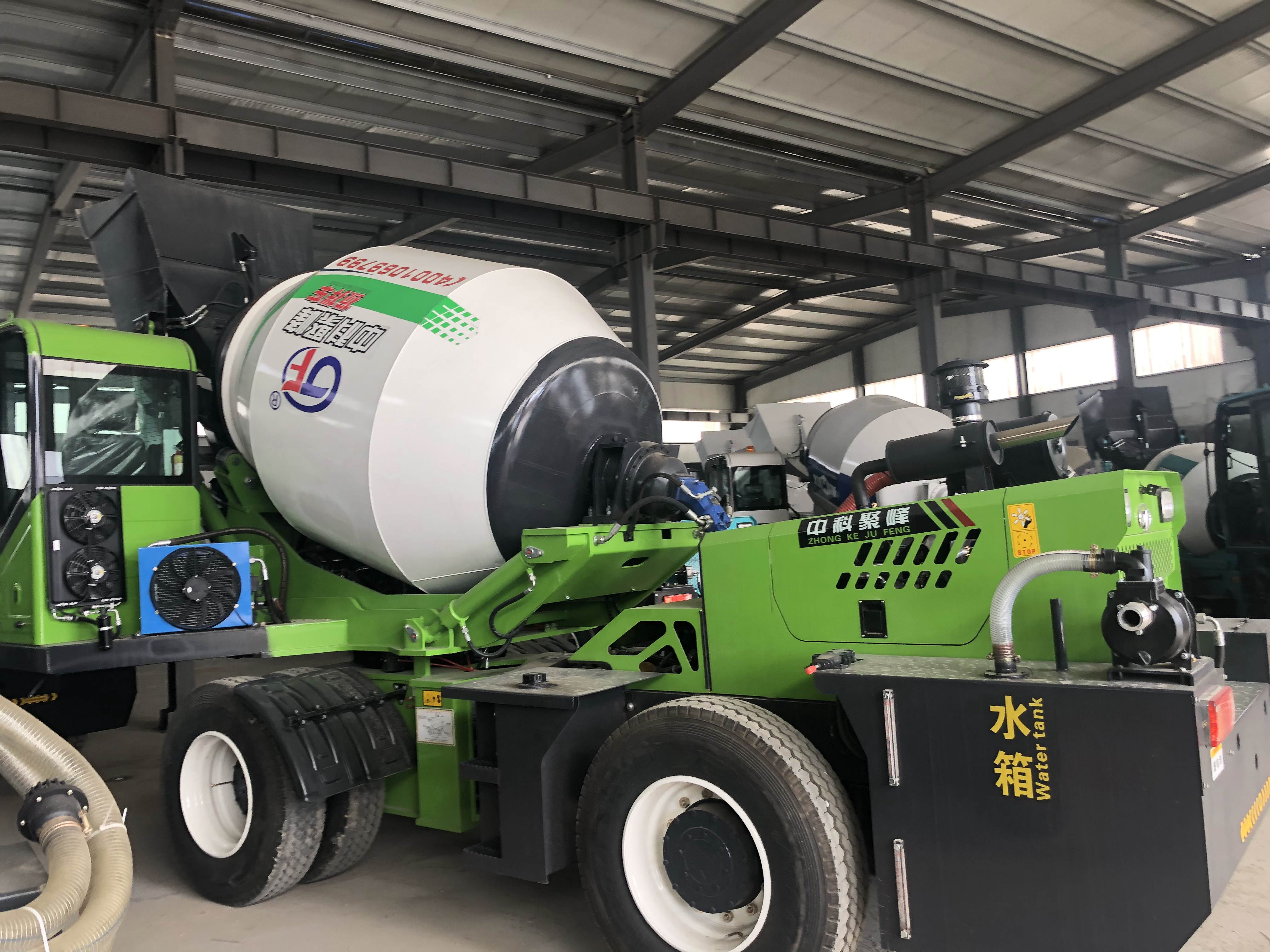 <b>混凝土攪拌罐車的購買應(yīng)該注意哪些方面？</b>