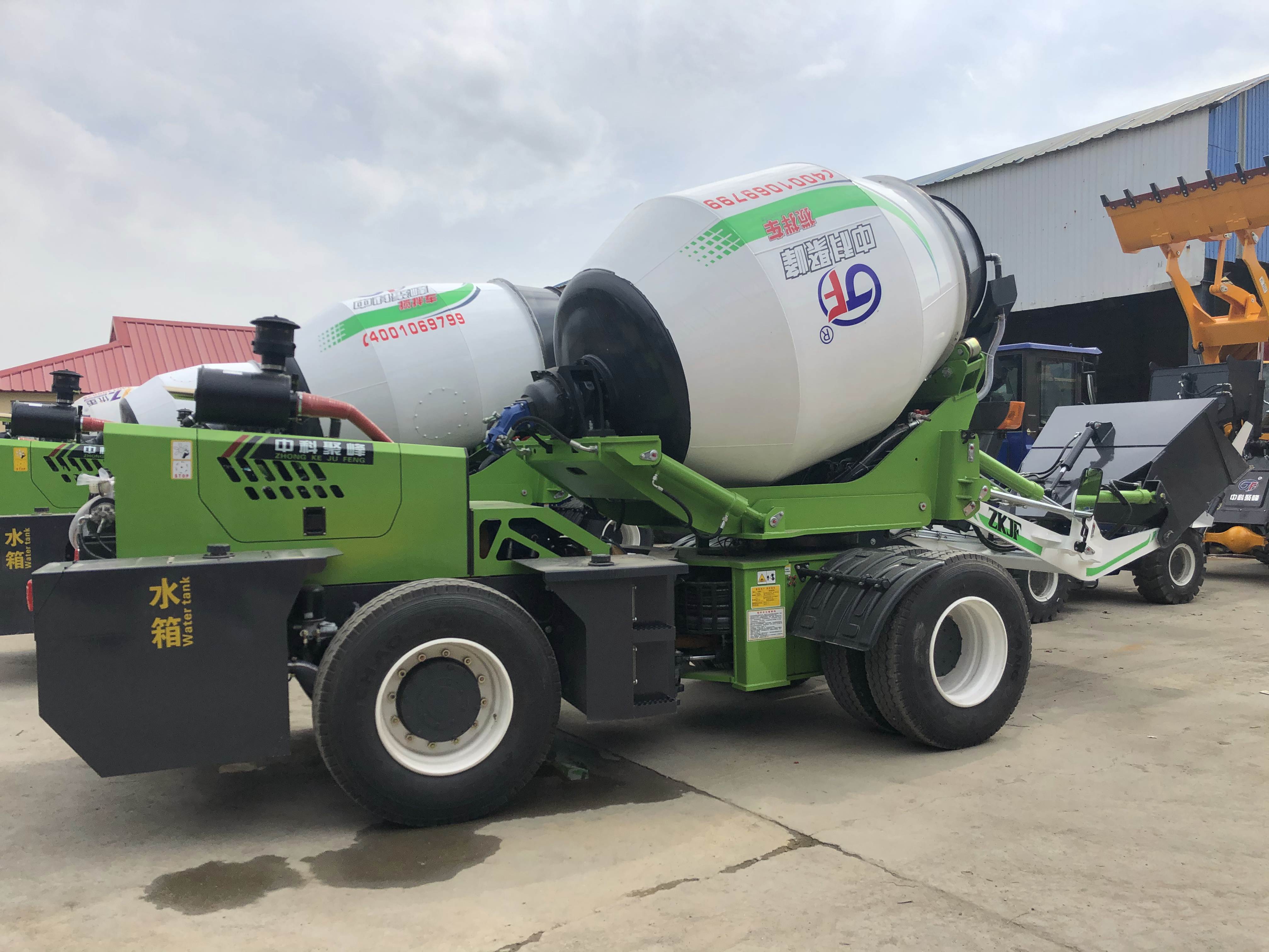 全自動(dòng)上料攪拌車