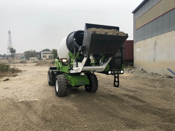 自動上料混凝土攪拌車