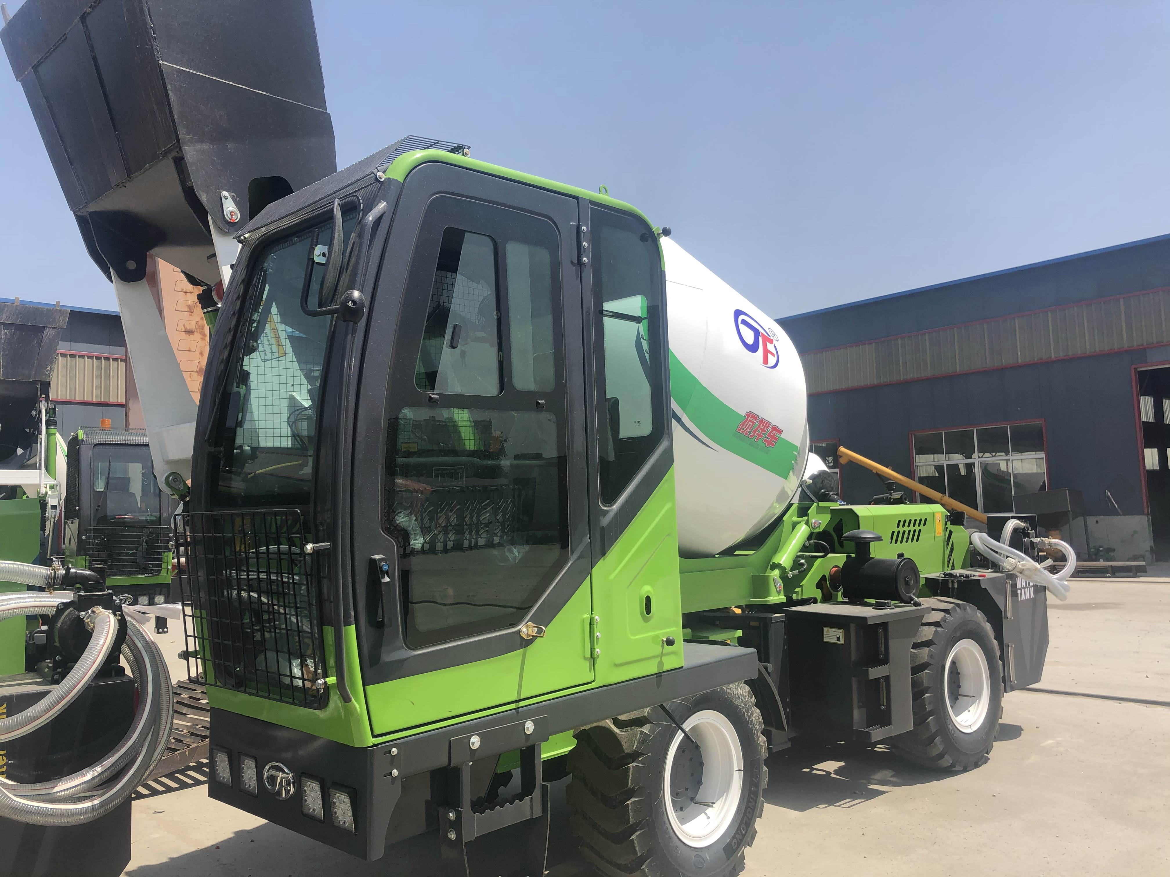 <b>全自動(dòng)自上料攪拌車發(fā)動(dòng)機(jī)的保養(yǎng)工作</b>