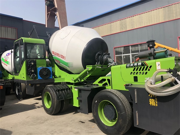 <b>混凝土自上料攪拌車的優(yōu)缺點(diǎn)</b>