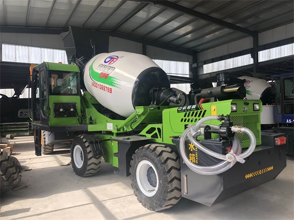 <b>混凝土自動(dòng)上料攪拌車(chē)冬季的保養(yǎng)與維護(hù)</b>