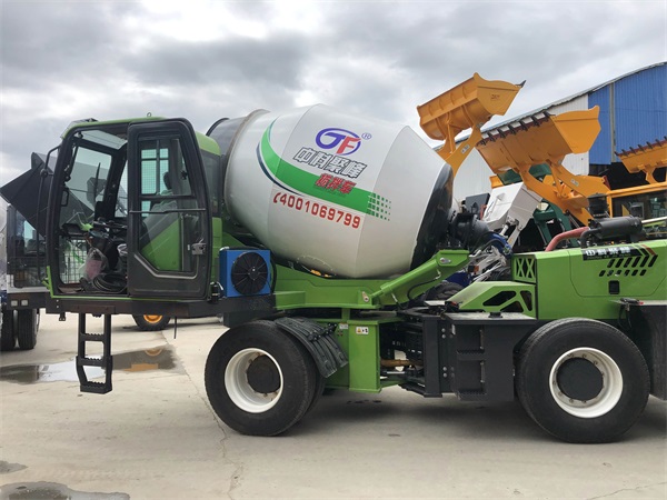 <b>怎么能減少自上料攪拌車零件的磨損？</b>