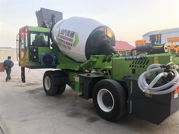 <b>如何檢查自上料混凝土攪拌車(chē)的系統(tǒng)</b>