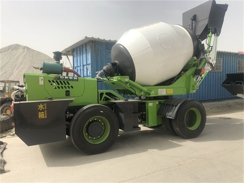 <b>混凝土自動上料攪拌車大都多錢一臺</b>