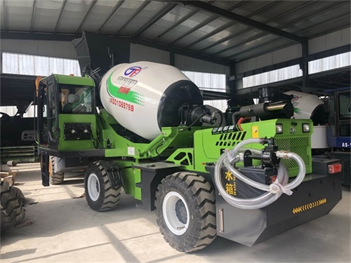 <b>混凝土自動上料攪拌車大都多錢一臺？</b>