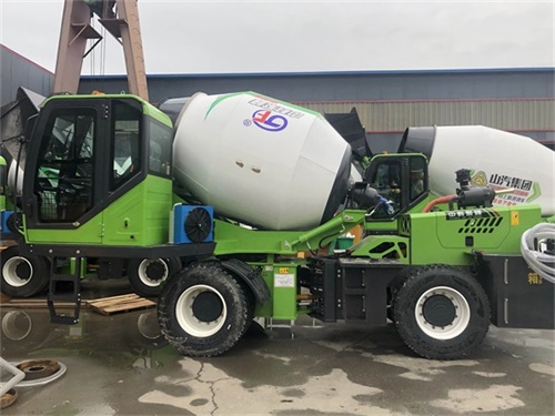 <b>自上料混凝土攪拌罐車的保養(yǎng)周期</b>