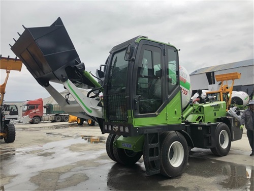 <b>自上料攪拌車雨后行進(jìn)前的檢查工作</b>