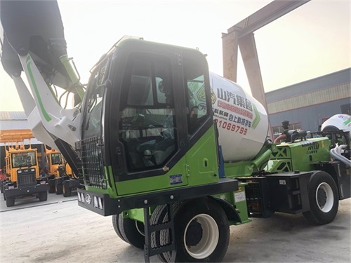 <b>操作自上料攪拌車的七大注意事項(xiàng)</b>