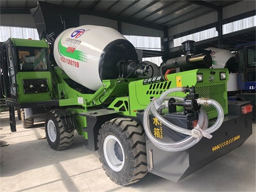 <b>怎么能防止自上料攪拌車混凝土沾罐快裝快卸</b>