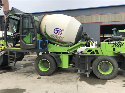 <b>怎么能防止自上料攪拌車混凝土沾罐快裝快卸</b>